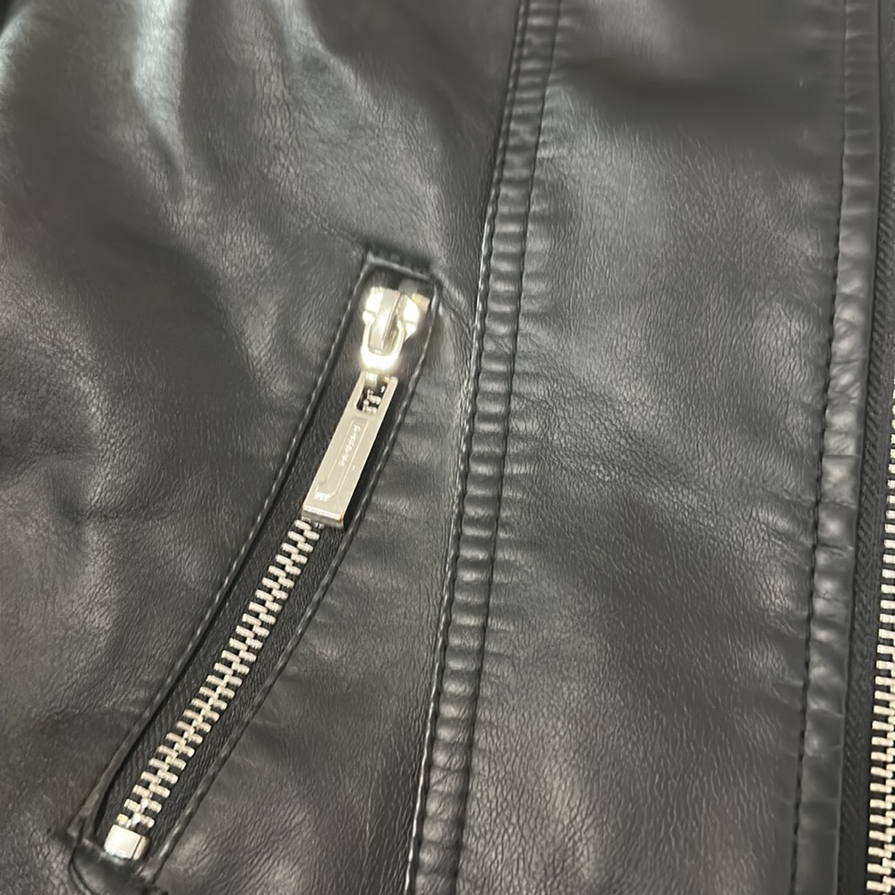 Leather jacket - Picture 3 of 3